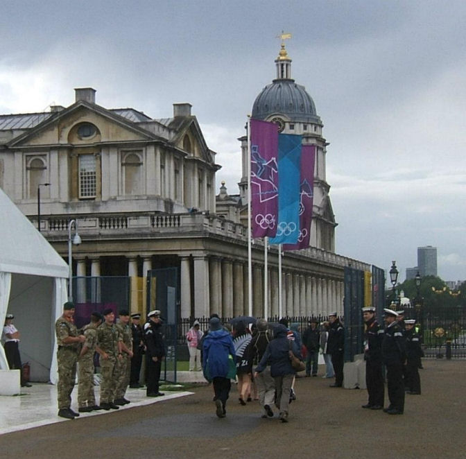 honour guard.jpg - 79342 Bytes